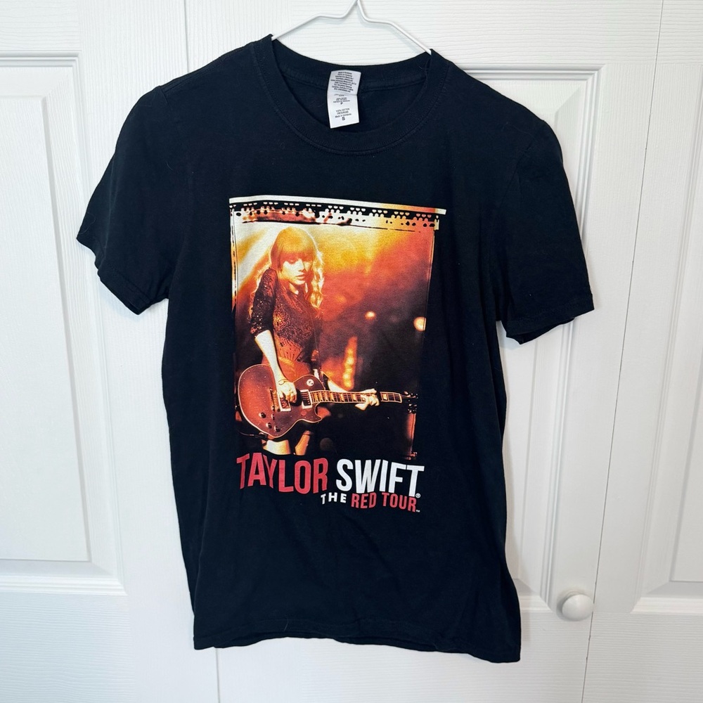 Taylor Swift The Red Tour Black T-Shirt